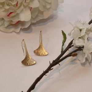 *Bundle Me* Gingko Leaf Earrings